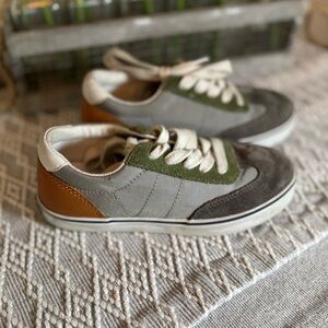 Janie & Jack Suede Color-block Little Boys Sneakers. Size 12. 8 1/4” toe to heel